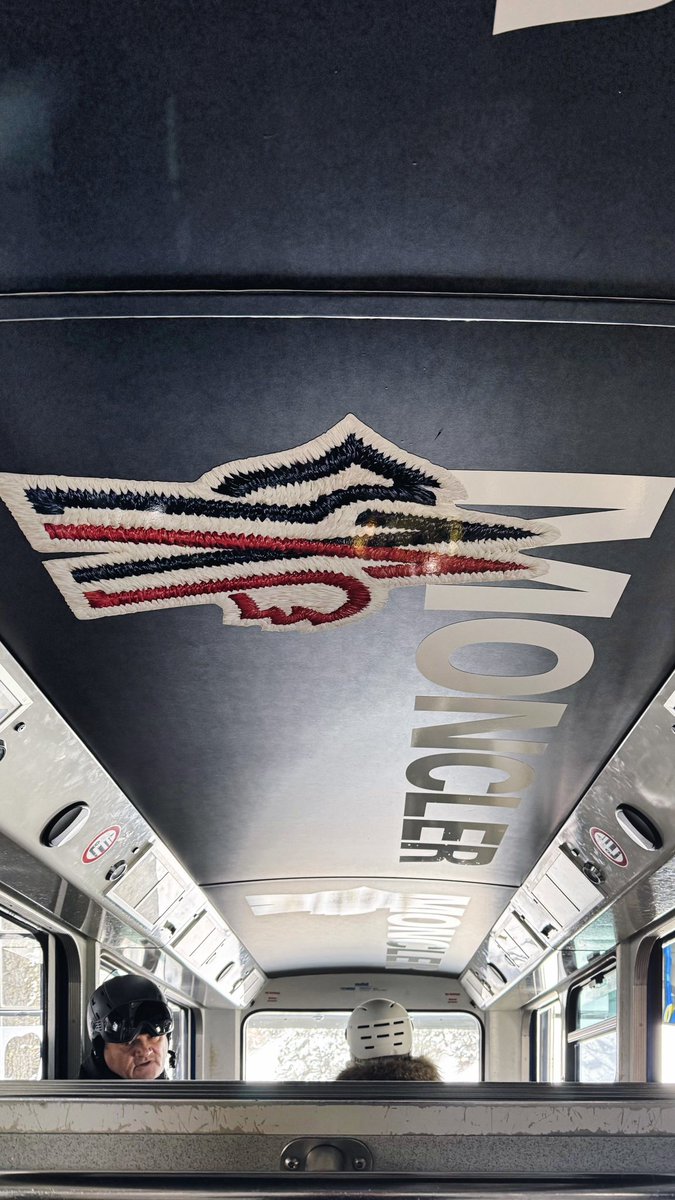 hafelg's tweet photo. The missing #Grisons files, day 7: Time to go down. #Chantarella #Funicular carried me back to #StMoritz. Same mountain, different perspective 🚠🌄 #Latergram https://t.co/64l0eyIJD2