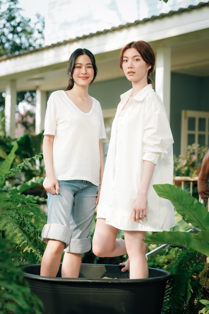 LingOrmCH3's tweet photo. [ PR ] “หลิงหลิง คอง” เท้าปฏิเสธน้ำ เจอ “ออม กรณ์นภัส” แซวสะบัดฮาลั่นกอง “วาดฝันวันวิวาห์”  
ทวีคูณความเข้มข้นขึ้นเรื่อย ๆ สำหรับซีรีส์ “วาดฝันวันวิวาห์ In Love Forever” เพราะถึงเวลาเดินหน้าง้อภรรยาเต็มสูบสำหรับพี่รัญชน์ หลังแม่กิ่งกมล สร้างเรื่องสร้างราวให้น้องนีน เจอหน้ากันทีไรเป็นต้องปะทะฝีปากตลอด จนทำเอาน้องนีนงอนหนัก งานนี้พี่รัญชน์เลยขอใช้แผนละมุนพาไปพักใจที่บ้านสวน หวังให้คุณตาคุณยายช่วยเป็นกาวใจฟื้นความหวานให้กลับมาอีกครั้ง

#วาดฝันวันวิวาห์ #InLoveForeverTheSeries
💍 ทุกวันศุกร์  | เวลา 20:30 น.
💔 ดูทีวีกด33 ดูออนไลน์ที่3Plus
🖋️ ย้อนหลัง 3Plus Premium, Netflix
#LingOrm #หลิงออม
