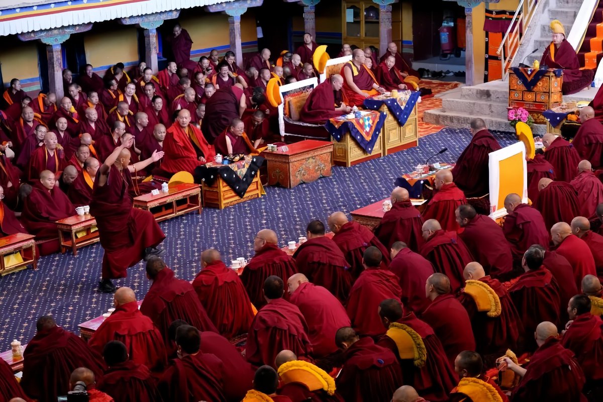 HimalayaTouch_'s tweet photo. The pre-exam for the 2027 prestigious Geshe Lharampa degree (highest doctorate in Gelug Buddhism) kicked off on July 1 at Drepung Monastery. 13 candidates from 13 monasteries, 32 examiners, and over 700 observers were present for this rigorous process featuring debates on the Five Great Treatises. This system continues to promote talent development and healthy religious practices in the region.
#Xizang #XizangNow #TibetanBuddhism #GesheLharampa #ReligiousStudy #PlateauFaces