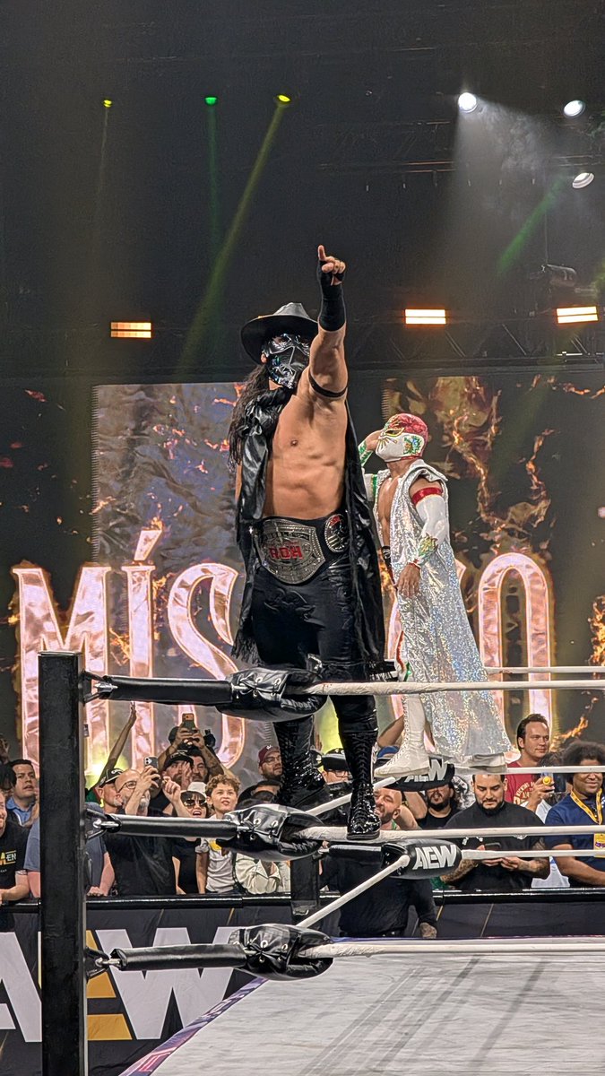 jesseshipp's tweet photo. #AEWCollision https://t.co/nXq6B0n1N6