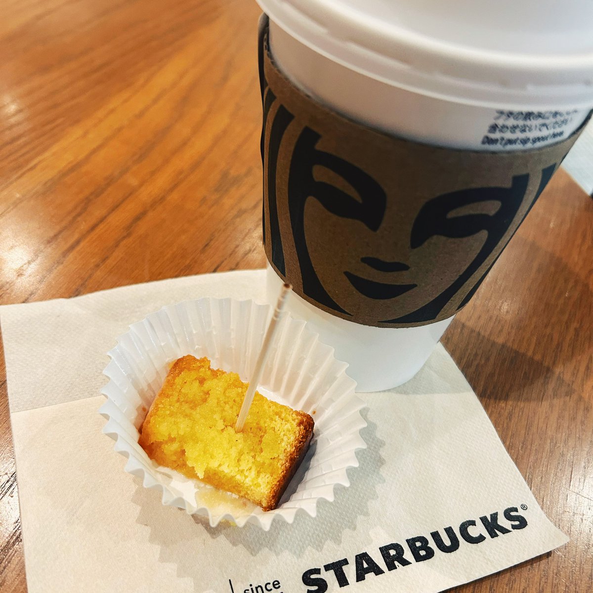 cshaross's tweet photo. 甘いのこのタイミングで食べると眠くなるから我慢って思って頼まなかったら試食もらった〜（🫶🏻︎'-'）団体に阻まれてレジに近寄れなかったのを迎えにきてくれて優ぴかった https://t.co/DNhsT8Ed1B