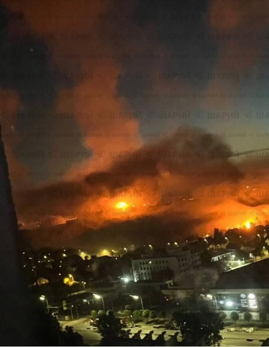 AlternatNews's tweet photo. Kiev ablaze after reported overnight missile strike
The Ukrainian capital and several other cities across the country were hit by a combined drone and missile strike early on Thursday morning, according to Ukrainian officials. https://t.co/ABaToCWe6I