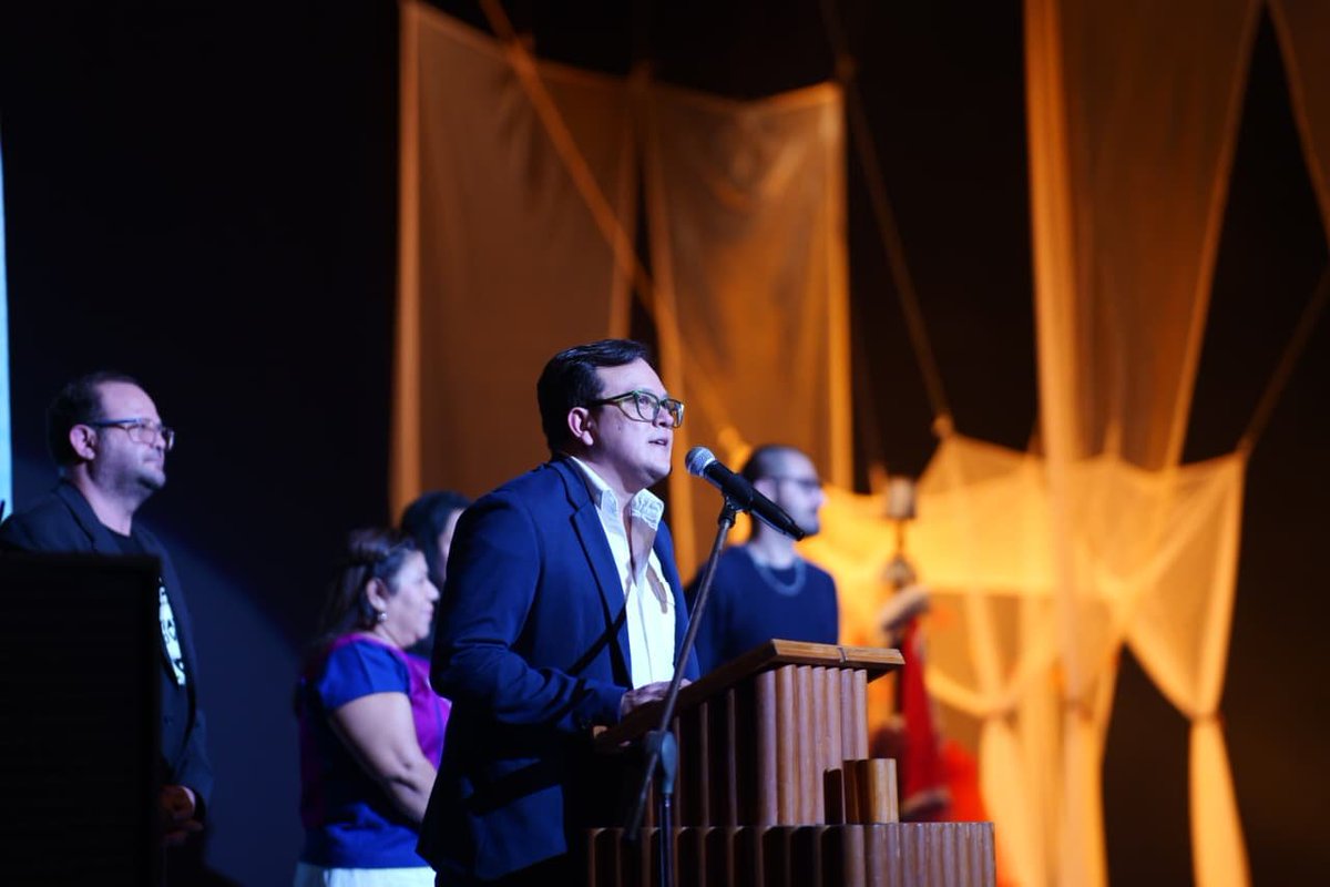 teatroa1solavoz's tweet photo. El tercer circuito de Monólogos ya es una realidad.

Veracruz fue el punto de partida del Circuito Centro Sureste de Monólogos, Teatro a Una Sola Voz, una nueva ruta que llevará el festival a más sedes, más escenarios y más públicos del país. https://t.co/b2fSQaGBKS