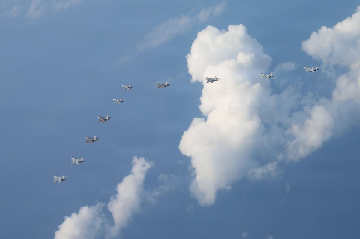 jointstaffpa's tweet photo. 自衛隊が参加していた ＃米主催多国間共同訓練「ヴァリアントシールド2026」の全ての訓練が終了しました。
本訓練では、防空ミサイル防衛や対艦戦闘訓練等を通じて、自衛隊の領域横断作戦を含む統合・共同作戦能力の維持・向上を図るとともに、米国及び参加国とのパートナーシップをより一層強化することができました。
自衛隊は引き続き同盟国・同志国との連携を強化し、インド太平洋地域における抑止力及び対処力の強化を図り、地域の平和と安定に寄与してまいります。
＃ヴァリアントシールド　＃VS26