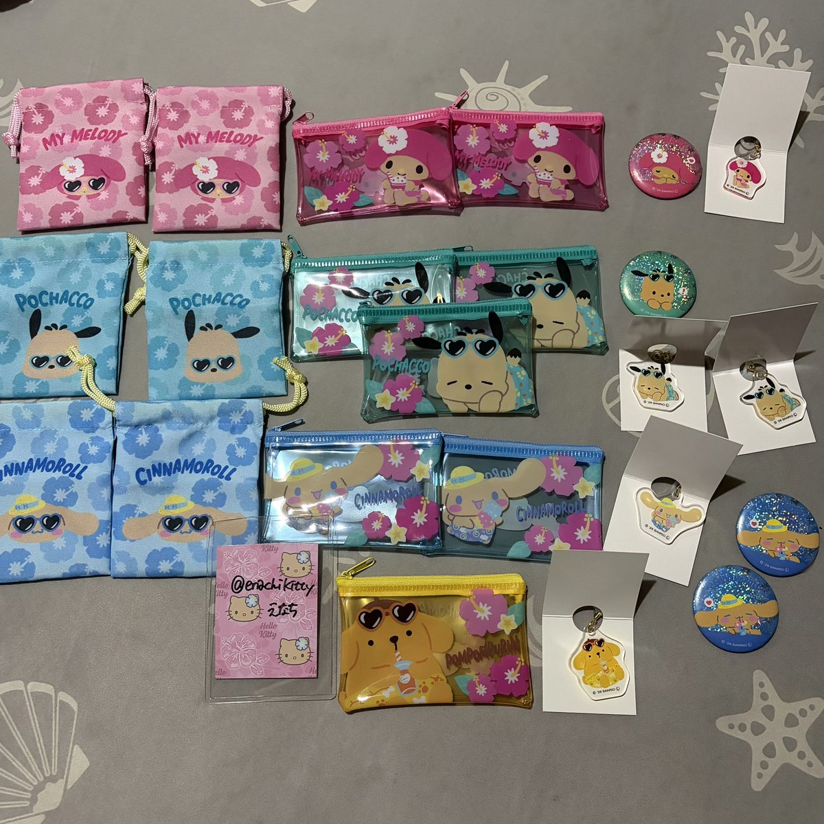 enachikitty's tweet photo. 100均　サンリオ　サマーバケーション
缶バッチ　マーカーチャーム
フラットポーチ

【譲】ポムポムプリン　ポチャッコ
　　マイメロディ　シナモロール

【求】ハローキティ　巾着
　　　　　　　　　フラットポーチ

まとめての交換優先
郵送希望
お気軽にお声がけください。 https://t.co/PN4htNnKgu