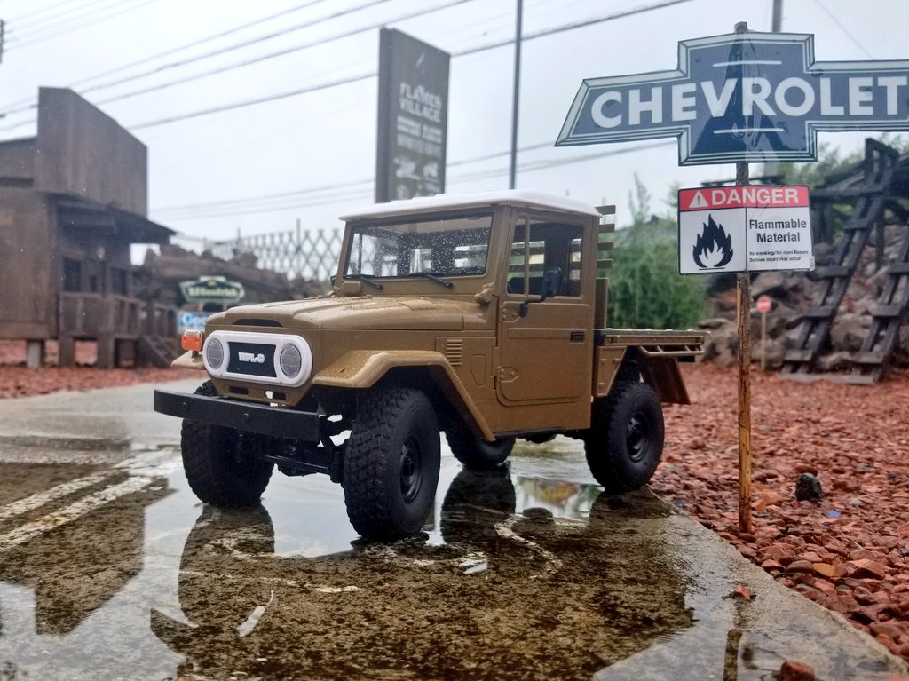 littlecraft4x4's tweet photo. 本日も元気に営業中❗

現在はパラパラと雨が降っていますが､次第に落ち着く予報です☁️

パークをご利用の際は濡れている場所もありますので､足元に十分お気を付けください🥾💦

店内では車両やパーツのお買い物もお楽しみいただけます✨
本日も皆さまのご来店をお待ちしております😊
#リトルクラフト #クローラーパーク #RC #crawler #LittleCraft
