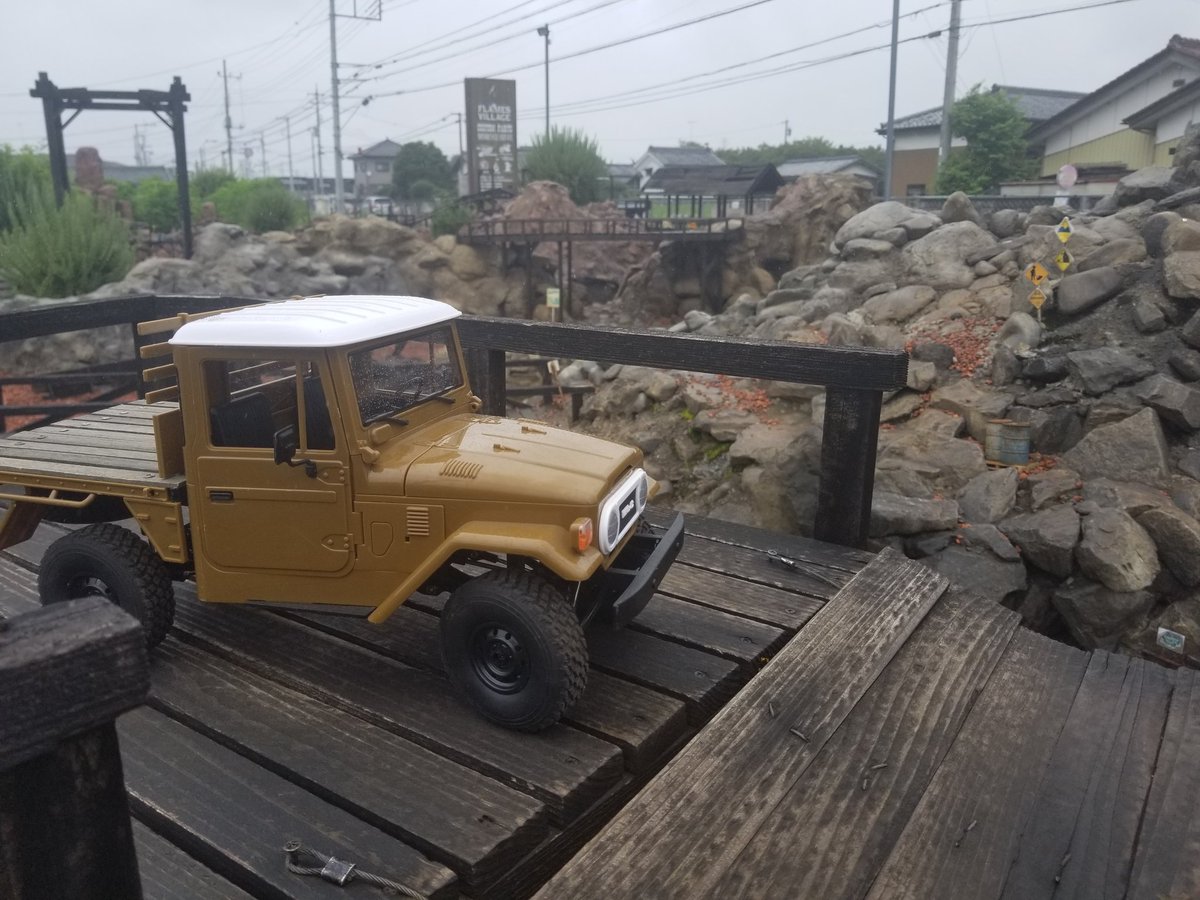littlecraft4x4's tweet photo. 本日も元気に営業中❗

現在はパラパラと雨が降っていますが､次第に落ち着く予報です☁️

パークをご利用の際は濡れている場所もありますので､足元に十分お気を付けください🥾💦

店内では車両やパーツのお買い物もお楽しみいただけます✨
本日も皆さまのご来店をお待ちしております😊
#リトルクラフト #クローラーパーク #RC #crawler #LittleCraft