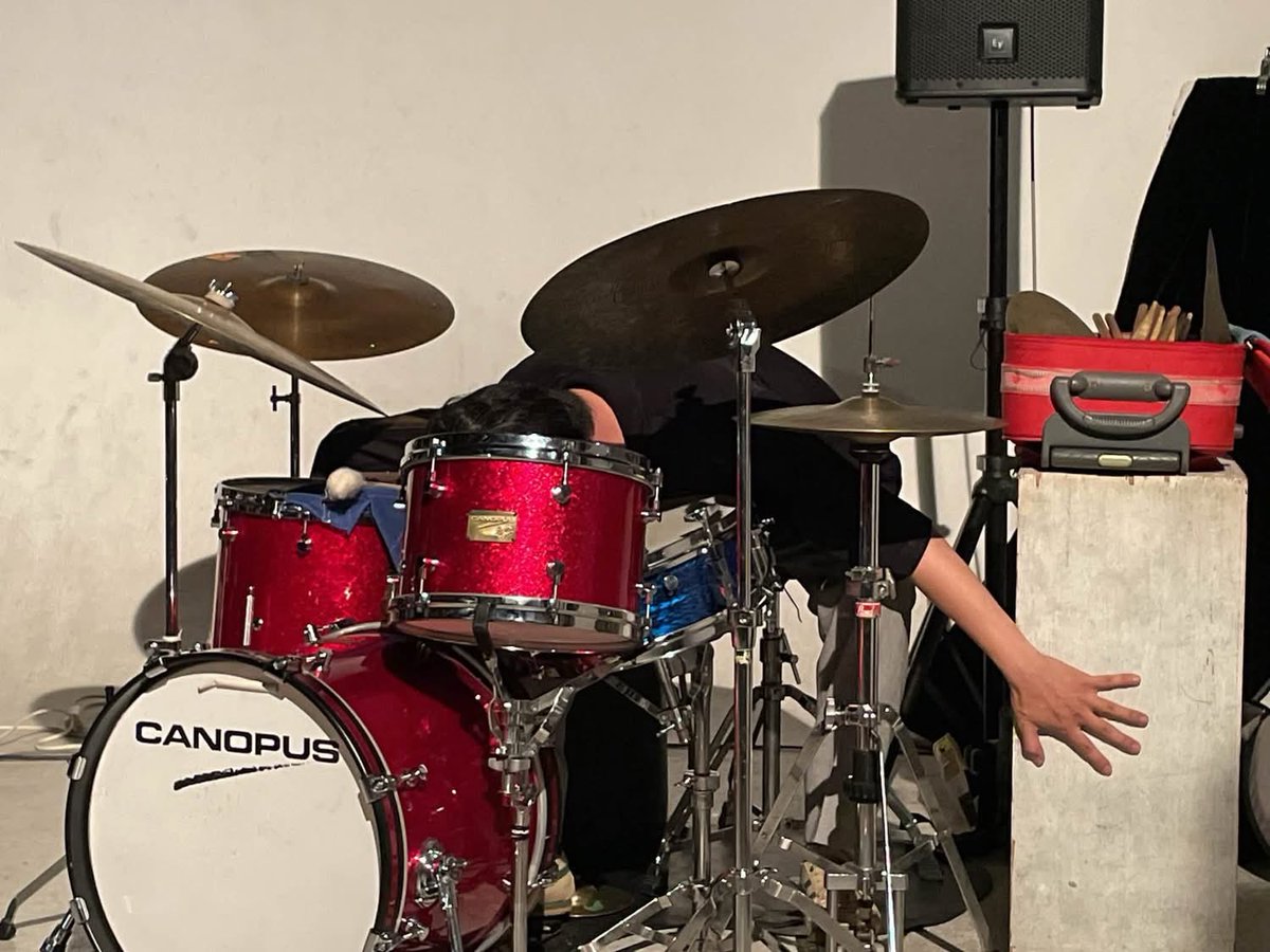 Rutang77's tweet photo. ツアーラストは
大阪 STUDIO T-BONE 初出演

有本羅人くんとお互いのSOLOとDUO

羅人くんの集中とイマジネーションの素晴らしいソロとDUOでのお互いに在る音空間。そしてお店の愛情に大感謝！

誠にありがとうございました！

7/24(金) 新宿ピットイン
スガダイロー5DAYSの3日目で
再びご一緒します！ https://t.co/TNqLPZpHY6