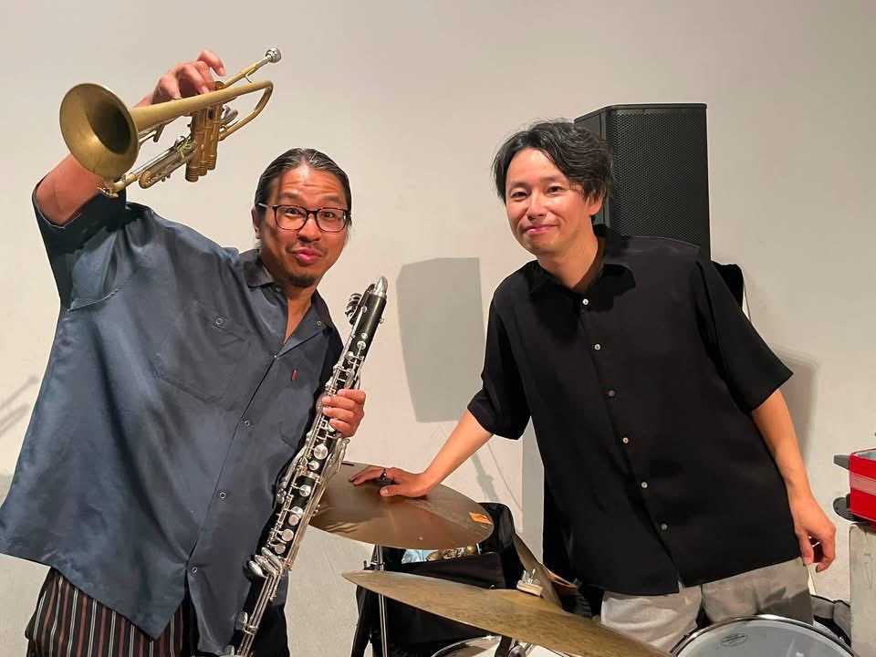 Rutang77's tweet photo. ツアーラストは
大阪 STUDIO T-BONE 初出演

有本羅人くんとお互いのSOLOとDUO

羅人くんの集中とイマジネーションの素晴らしいソロとDUOでのお互いに在る音空間。そしてお店の愛情に大感謝！

誠にありがとうございました！

7/24(金) 新宿ピットイン
スガダイロー5DAYSの3日目で
再びご一緒します！ https://t.co/TNqLPZpHY6