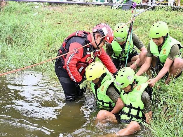 army2pr's tweet photo. มณฑลทหารบกที่ 23 จัดฝึกทักษะอาชีพให้แก่ทหารกองประจำการ ผลัดที่ 1 ประจำปี 2569 ภายใต้หลักสูตร “เจ้าหน้าที่ความปลอดภัยทางน้ำเบื้องต้น” เพื่อพัฒนาทหารกองประจำการให้มีความพร้อมรอบด้าน
#น้องคนเล็ก #bootcamp169 #ทหารบก #มาตรฐานกองทัพบก https://t.co/HJyRFGuwMG