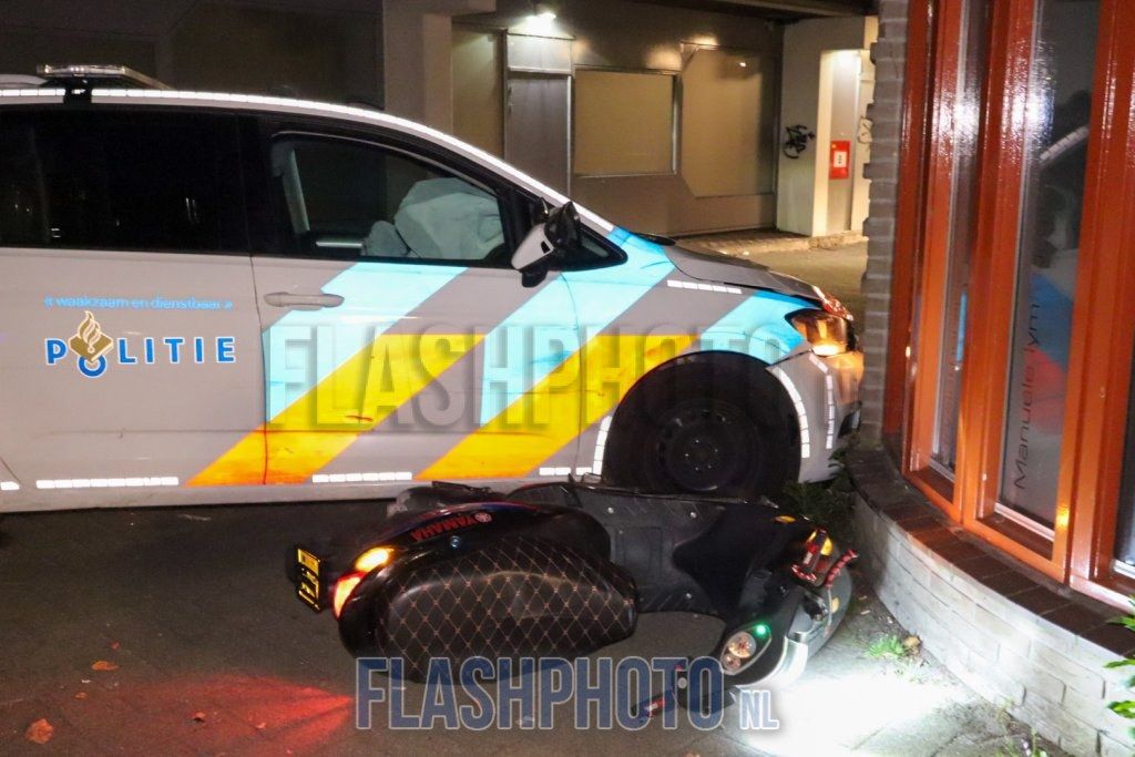flashphotoNL's tweet photo. Rotterdam - Politiehond bijt verdachte na nachtelijke inbraak bij juwelier: → https://t.co/n0vHI4GJRk https://t.co/300CCJRI8T