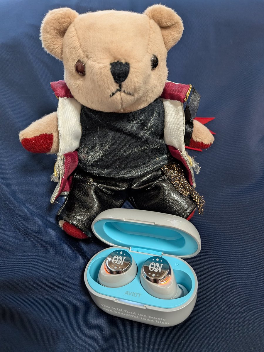 greenway0106's tweet photo. うたプリのイヤホン届いたー🥰

ワイヤレス初めてだから、耳元でタップして使うのに慣れない……週末東京行く時に使お❤ https://t.co/R2IDc9M98Q