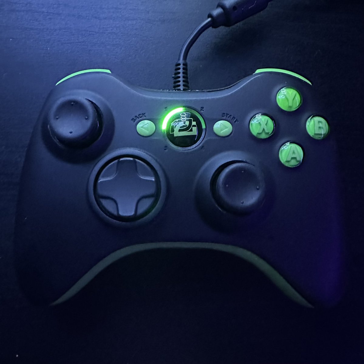 Ayseh_'s tweet photo. I sold my 20th xbox 360 scuf controller last week! Just wanted to say thanks to anyone that has supported me whether it’s been a purchase, getting your controller restored, or helping me find one for my collection. I still have plenty more! Message for info 👌🏼 https://t.co/FpkOi6Cnk9