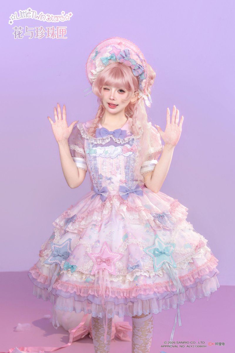 girlism_info's tweet photo. ⭐ご予約受付中🌈

♡「花箱×サンリオ」♡

キュートに輝く星たちに囲まれた☆Starドレス👑

胸元に雲のモチーフをあしらったキキララ柄🎀
世界観にぴったりなシフォンに包まれて✨

星を結ぶリボンが妖精のような1着☁️

☆送料無料☆
https://t.co/DouwYgrYoY

【ご予約は~7/20まで】 https://t.co/lz1CAr1gje
