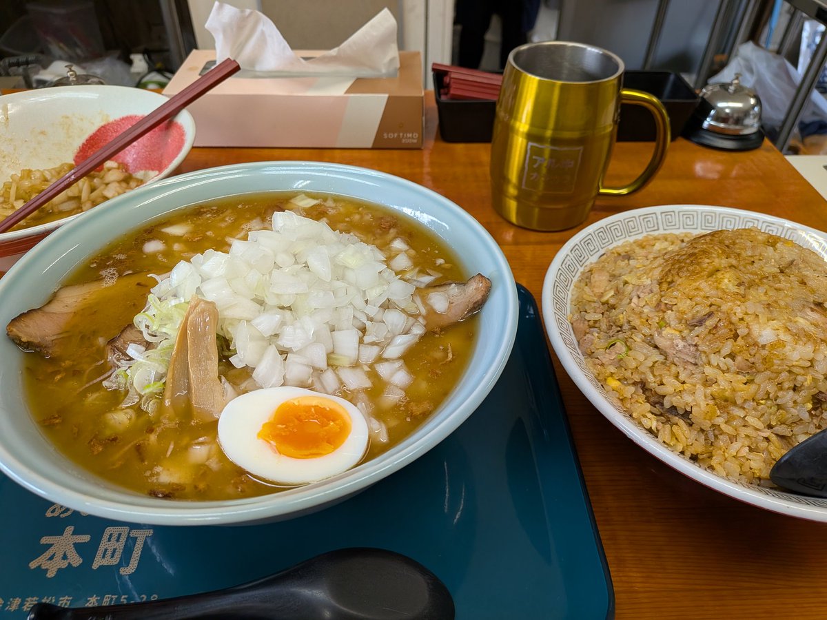Kuri27551989's tweet photo. って事で…
昨日のお昼🍜の続き☝️😆
今週の営業の後ﾁｮｯﾄ期限不明の休業状態に入る模様だったのでその前に行っとこうとゎ思ってたが…
店主様がまさかの帯状疱疹発症😂
とりあえず薬💊を効かせ意地のドーピング営業😅
こちらも意地のPP奪取で🤣
あいすや本町様にて
醤油白湯(麺2玉)🍜+本炒飯🍚☝️😊 https://t.co/15vViuRpc6