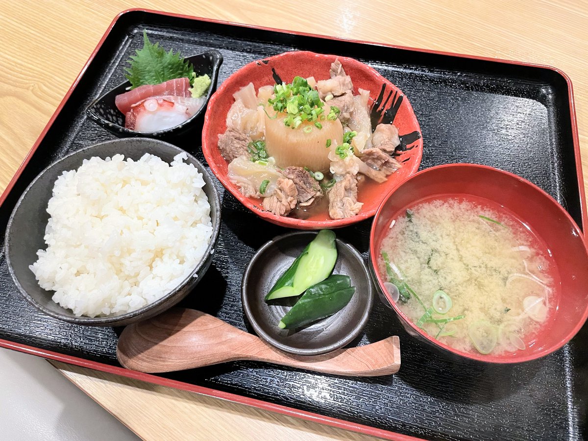 coret_omo_st's tweet photo. ７月度もよろしくお願いします🤩

職場近くでの今週のランチ🎶
やっぱりライスは大盛りで😋
＃神田駅周辺 https://t.co/FFOyEb7hfg
