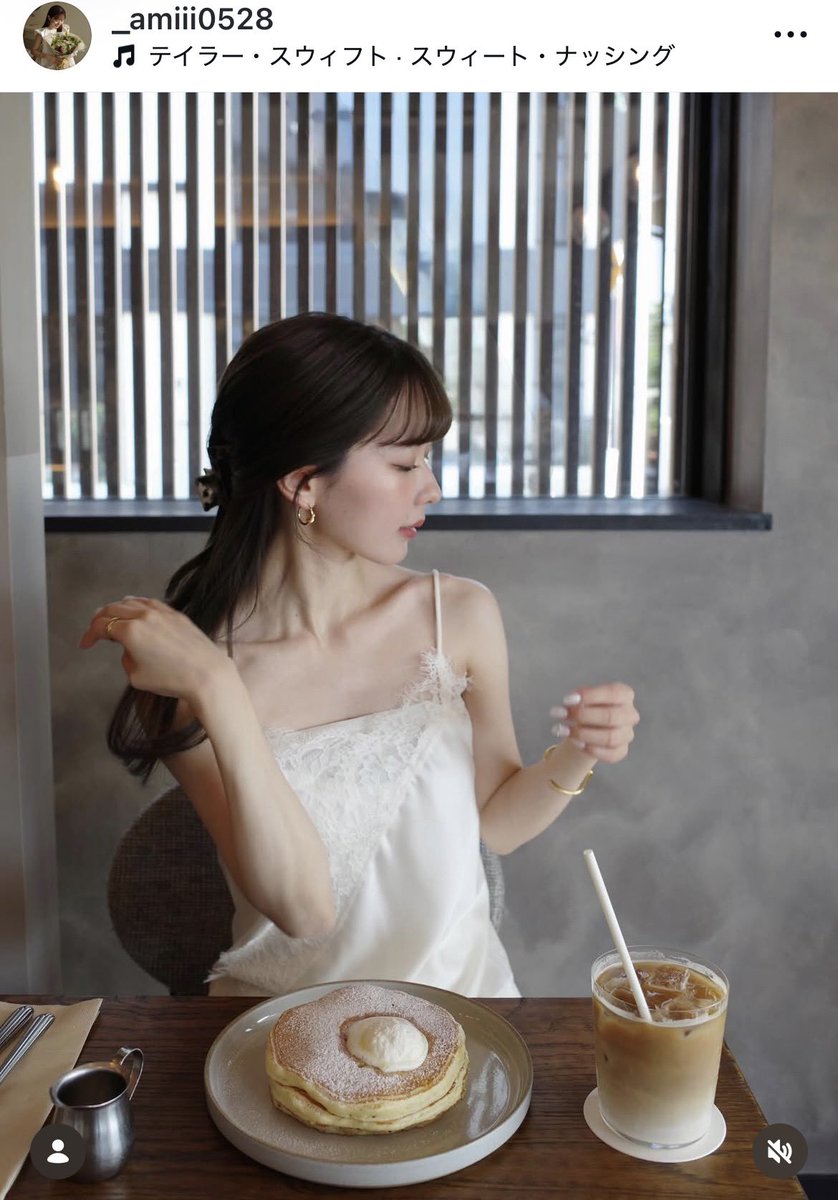 mimomo_72's tweet photo. こちらのお姉さま、バッグもお洋服も洗練されていて素敵。とても参考になる🕊️
#日常垢 https://t.co/ZKhAxps4QT