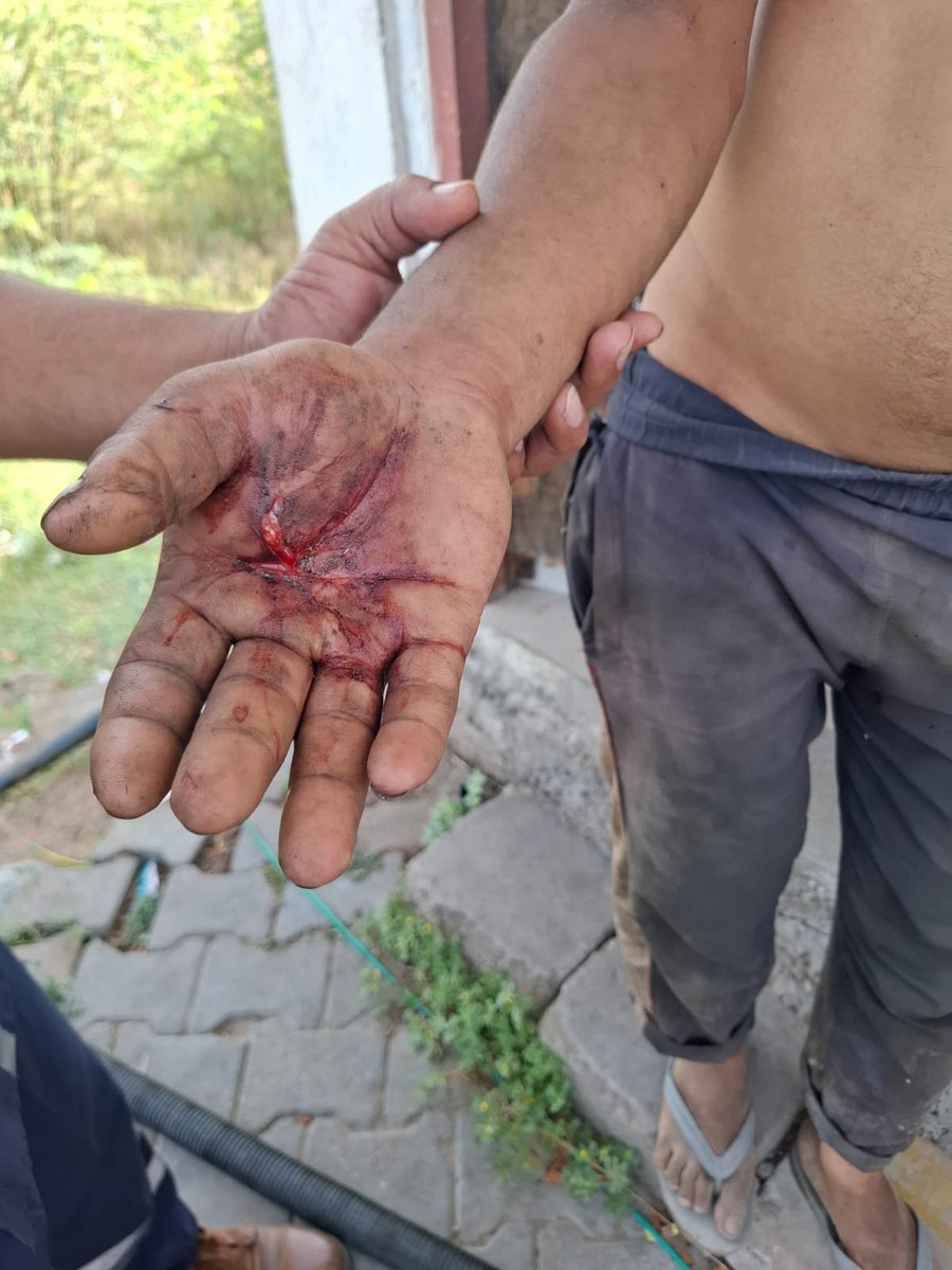Muslim_ITCell's tweet photo. Beawar, Bhajan Lal Sharma's Rajsthan.

Three innocent Muslim labourers abducted, beaten black & blue, and tortured the entire night in Beawar.

These Hindtuvadi monsters didn’t stop at beating them mercilessly, they shoved guns to their heads and forced them to chant “Jai Shri Ram”.

This is systematic, hateful persecution designed to break the spirit of every Muslim in India.