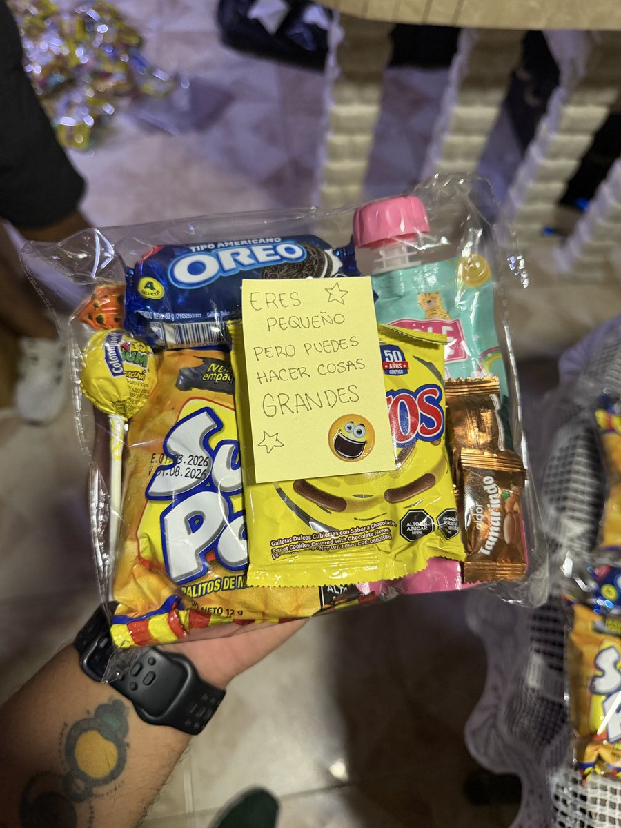 enriquefarrel's tweet photo. 50 cotillones listos para donar.
A sacar una sonrisa mañana a los niños que se encuentran en situaciones difíciles 🇻🇪✨ https://t.co/4gyR1fDaea