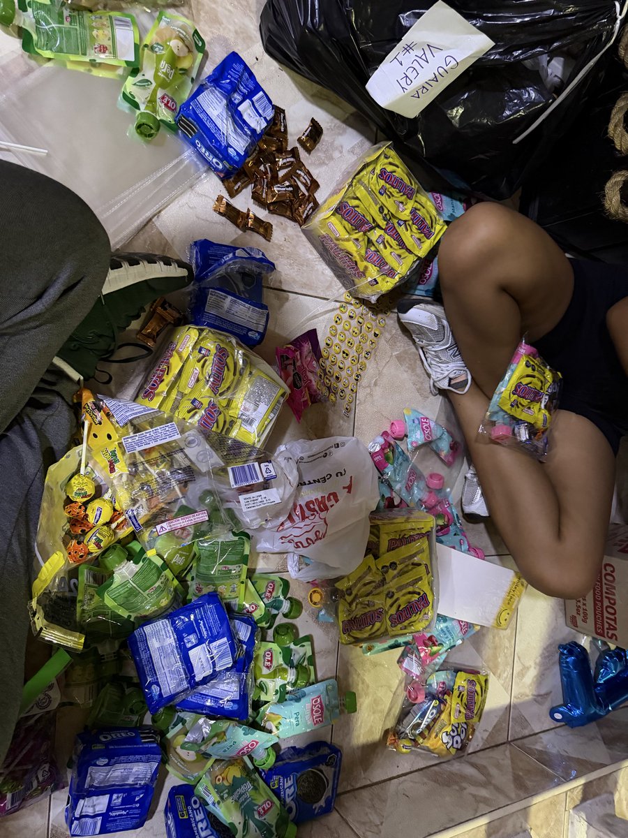 enriquefarrel's tweet photo. 50 cotillones listos para donar.
A sacar una sonrisa mañana a los niños que se encuentran en situaciones difíciles 🇻🇪✨ https://t.co/4gyR1fDaea