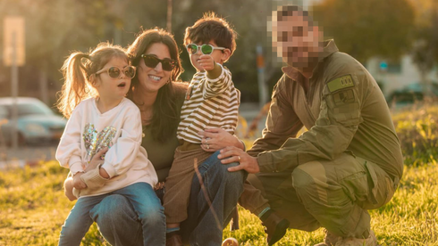 JoopSoesan's tweet photo. Reservist na 600 dagen dienst: 'We worden uit elkaar gerukt'.
Na meer dan 600 dagen in de reserve bereidt kapitein R zich voor op een nieuwe uitzending, terwijl zijn zwangere vrouw voor hun twee kinderen zorgt. Het echtpaar zegt dat de last van de oorlog steeds weer op dezelfde gezinnen neerkomt. https://t.co/41IGCG93NS