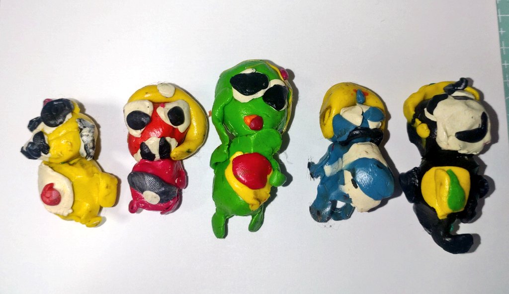 ohuyusann's tweet photo. わいが昨日ケロロ見てきて
「まぁ私ケロロ幼稚園時代から見てきたけどあまり思い入れとか無いからねー！！！」って叫んでたら
母親がこれ持ち込んできた https://t.co/OA5RqW10Qr