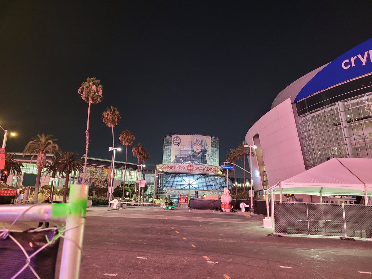 LucentSinclair's tweet photo. Hello #AnimeExpo ! I'm waving from across the street for now, but I'll see you bright and early.

#AX2026 #WutheringWaves #WuWaAX2026 https://t.co/XQc39IsBl0