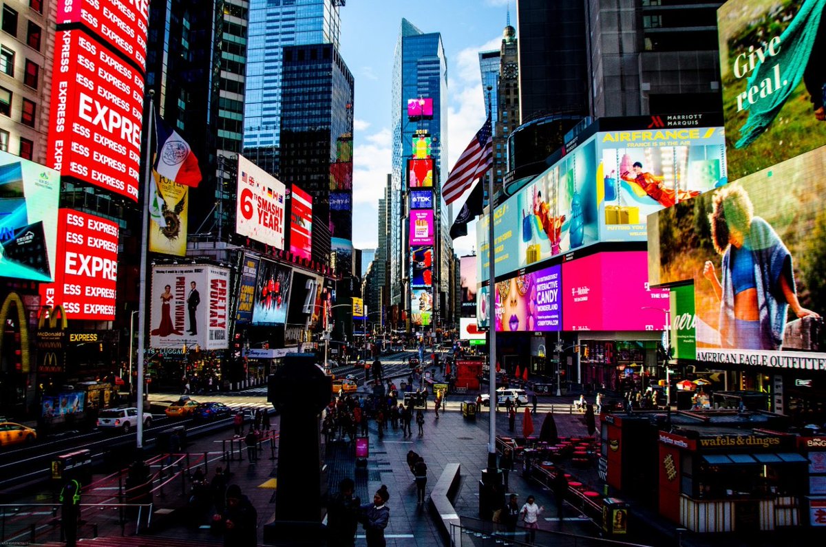 graham39's tweet photo. @adater @stoolpresidente @BarstoolBigCat Meanwhile in Times Square https://t.co/WUkoUOUOzO