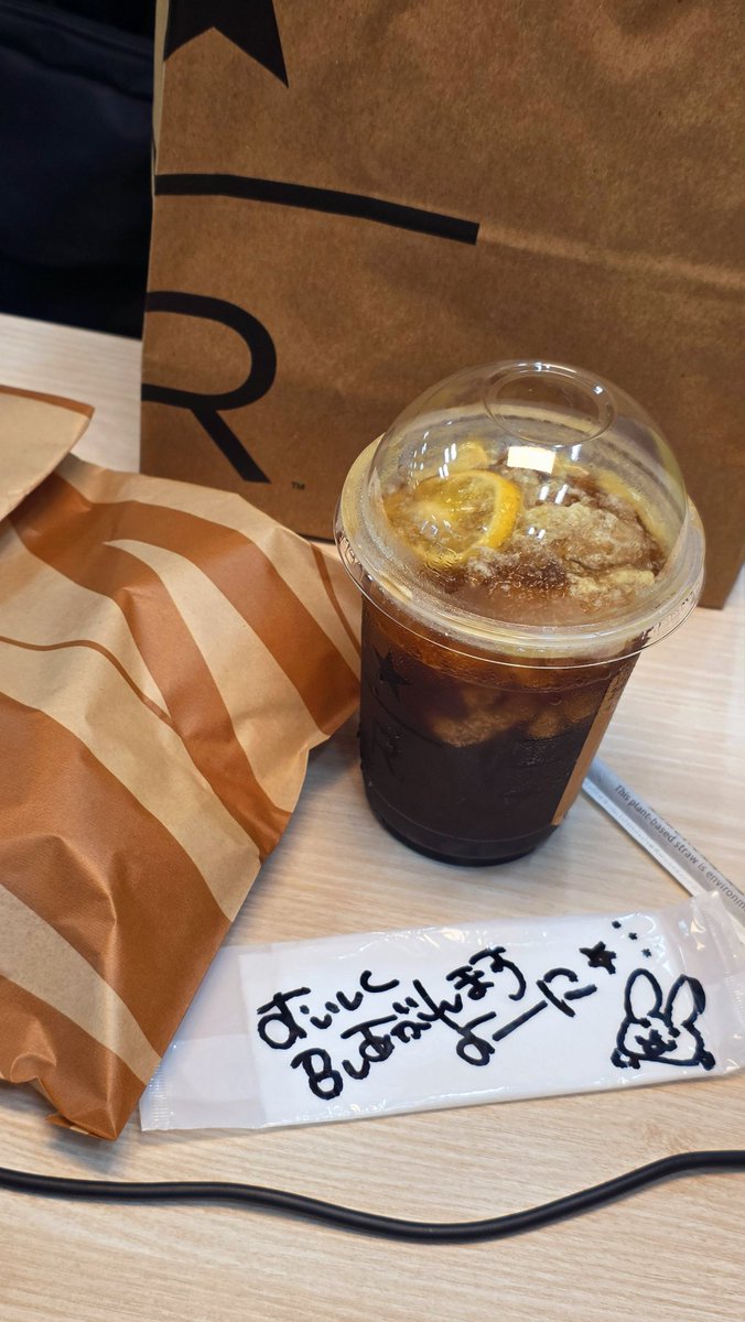 Alice39r's tweet photo. スタバでランチ買ったら可愛いメッセージ付きのお手拭きが入ってた:(˘⸝⸝•̥ ω •̥⸝⸝˘ ): https://t.co/gbrU74oS3e