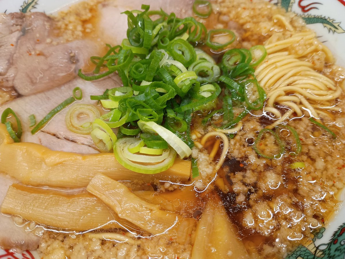 Yochan_Bahn's tweet photo. 京都背脂醤油ラーメン並麺硬背脂多と小ライス！

#ラーメン 
#魁力屋 
#魁力屋市が尾店
#横浜 https://t.co/6Mjo31Jf0v