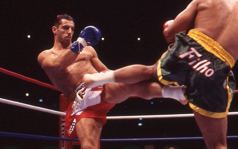 meinichi_bot1's tweet photo. 2000年8月24日　アンディ・フグ（Andy Hug）【空手】
35歳没
#アンディ・フグ
#AndyHug
#極真会館
#正道会館
#踵落とし
#K-1_GRAND_PRIX https://t.co/itNwiY9WI9