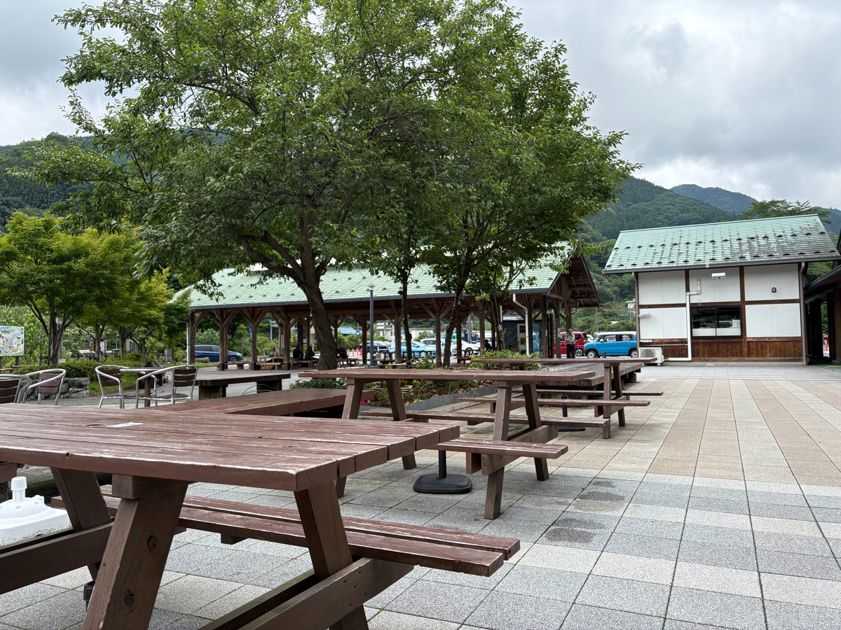 chichibu_re_dev's tweet photo. 横瀬町にある「道の駅 果樹公園あしがくぼ」に行ってきました✨

ここは、秩父の自然と新鮮な地元の味を楽しめる場所です🍃

西武秩父線の駅��直結しているので、電車でも立ち寄れるハイブリッドな道の駅です❗️

秩父散策の前に立ち寄ってみてはいかがでしょうか？✨

詳細🔽
https://t.co/Z3Zzc2xuPy https://t.co/gipldmPTLI