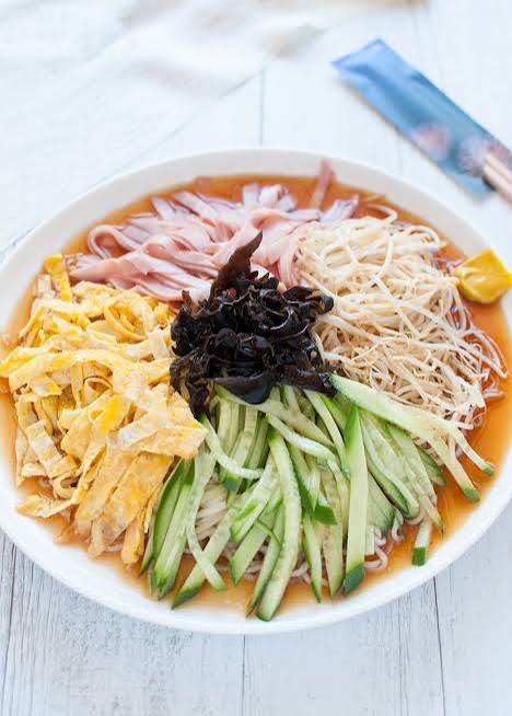 cakeoh91's tweet photo. @ali_sivi Cold Ramen, Nagashi Somen (you grab somen noodles from a water filled bamboo chute), Naeng myeon (served with ice slush broth), shave ice/kakigoori/bingsu, ice cake, popsicles, smoothies https://t.co/jLt3zLKlKV