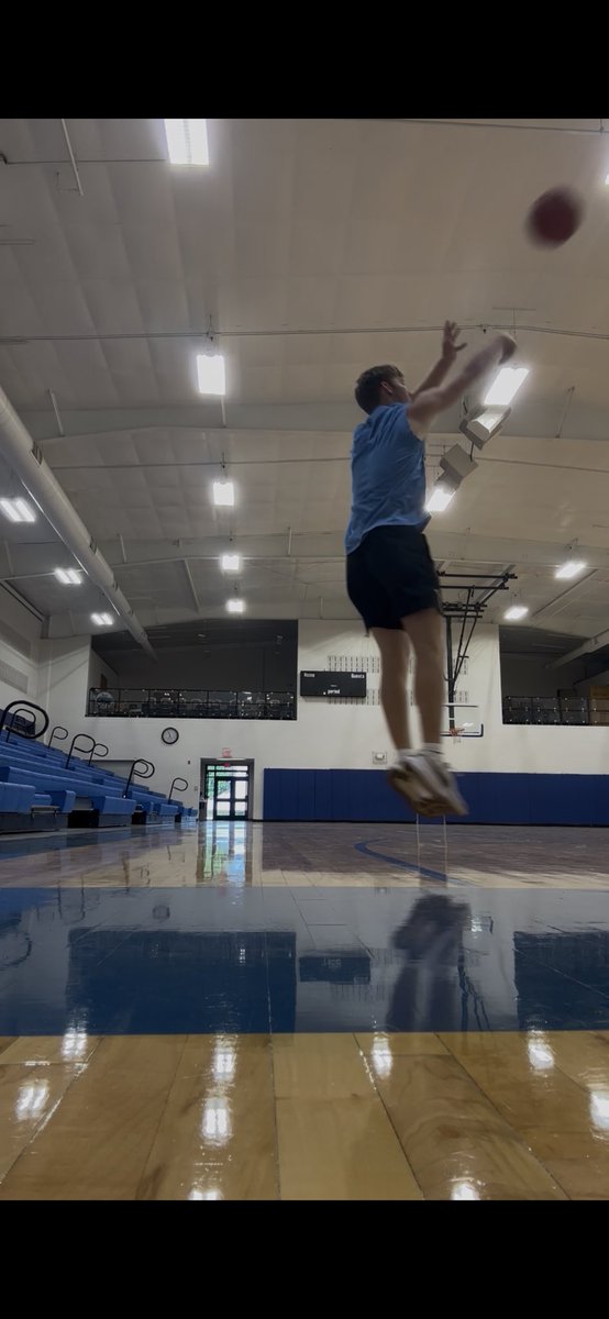 BrantNieb14's tweet photo. 200 3s
60 2s
40 FTs
2000 summer total
@shoeshoops https://t.co/7ikCVNqi0G