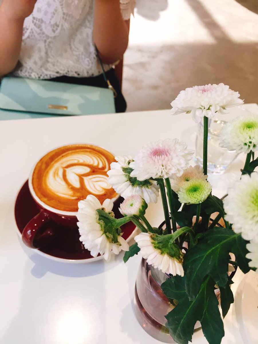 AlyssaScXJI57L's tweet photo. Just had the most chill morning trying zero-waste oat milk lattes at the new neighborhood spot—game changer for cozy slow starts! https://t.co/6NPMxjlPIh