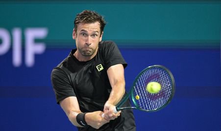 AashInsights's tweet photo. 🎾 Wimbledon Gentlemen R2 — Best of 5
━━━━━━━━━━━━━━━
🎾🇫🇷 Quentin Halys v 🇺🇸 Marcos Giron
📌 Quentin Halys ML (1.93) — 1u
Backing Halys here. 🗿🔥
Halys has the better Wimbledon record and more comfort on this surface. Giron has never passed the second round in his last 5 Wimbledon appearances, which shows he has struggled to make a deep run here.
Halys is not coming with perfect form, but his experience at this level gives him an advantage. Giron has played well on grass and deserves respect, but in a best-of-5 match this can become a different challenge.
Giron is the favourite, but I see value on Halys. Backing Quentin Halys to handle the pressure, use his grass experience and advance to Wimbledon R3. 🎾🔥
#Wimbledon