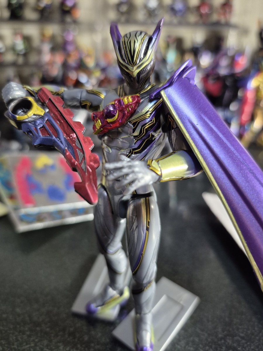 YFNeCDlbumkVwpM's tweet photo. スリーさん完成！
シールだらけで特に目のシールが難しかったなぁ…
ファイブさんも後で作るけど、残念なのがスリーさんが女性体型じゃない事かなぁ

#装動 https://t.co/Yr9PqlDiWY