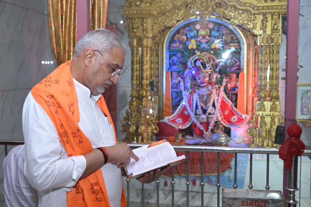 BJP4Karnavati's tweet photo. 🙏 જય હનુમાન 🙏

પ્રદેશ અધ્યક્ષ શ્રી @iJagdishBJP સાહેબે દાહોદ જિલ્લાના દેવગઢ બારિયાના ઝાપટીયા ગામે સ્થિત શ્રી હનુમાનજી મંદિરમાં દર્શન કરી રાજ્ય અને દેશના સુખ,સમૃદ્ધિ તથા જનકલ્યાણ માટે પ્રાર્થના કરી. https://t.co/AUFashQmy1