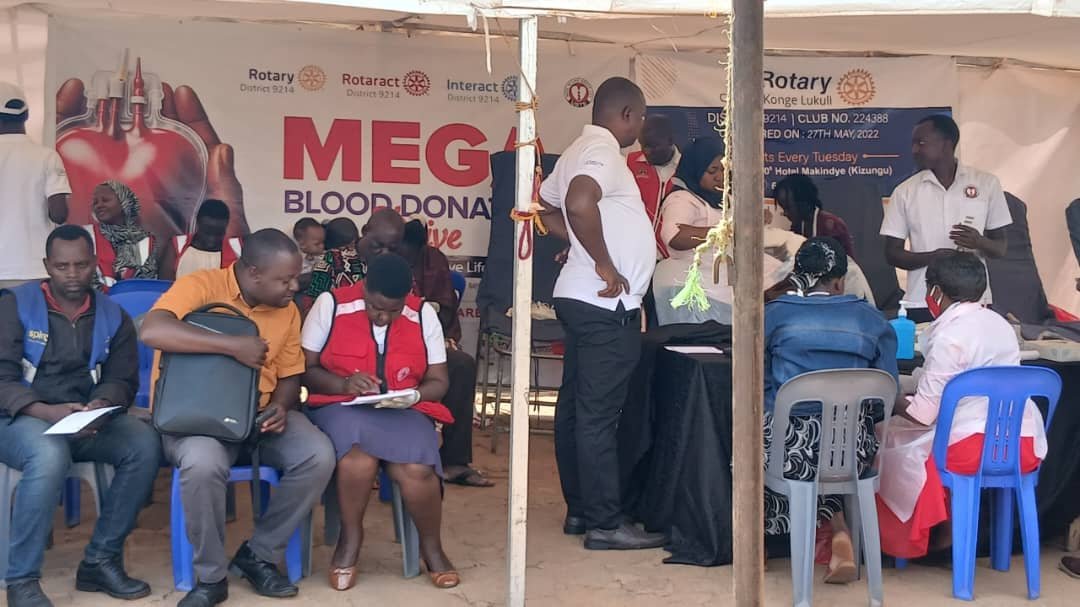 UgandaRedCross's tweet photo. Yesterday, through our Kampala South branch (Makindye Ssaabagabo), we successfully conducted blood donation drives across Makindye Division in partnership with the Rotary Clubs along the Ggaba Corridor.

Together, we collected an incredible 403 units of life-saving blood from:
🩸 St. Dennis Ssebuggwawo Secondary School, Ggaba – 139 units
🩸 Kansanga Seed Secondary School – 183 units
🩸 Princess Diana High School, Munyonyo – 81 units

To every donor who rolled up their sleeve, thank you for giving hope and helping save lives. Your selfless act is a gift that will make a difference for patients in need. You are true heroes.

We extend our sincere appreciation to our partners, the participating schools, and everyone who contributed to making this initiative a success. 
#BloodSavesLives
@Rotary