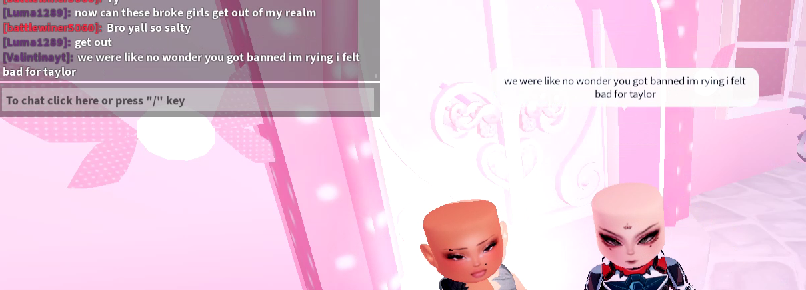 Kitkatsans's tweet photo. @koreebaraii @ae_ritk65769 @RoyaleHighValks "now can these broke girls get out of my realm" yeah no seems pretty obvious https://t.co/hCm6P9yAXk