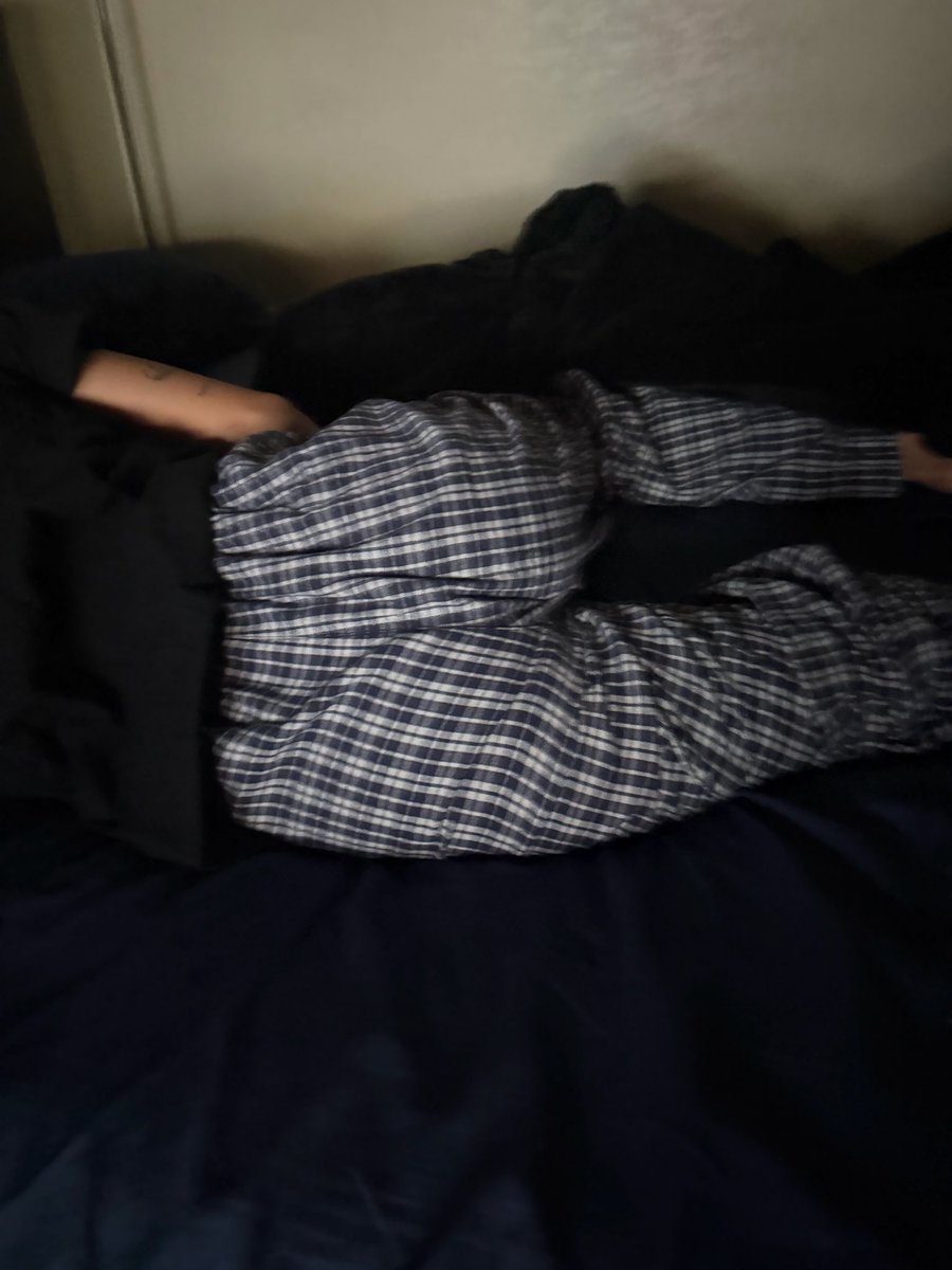Carttribz's tweet photo. My gfs asleep come trib her! 
Dm me please https://t.co/3DjzJZ2KmP