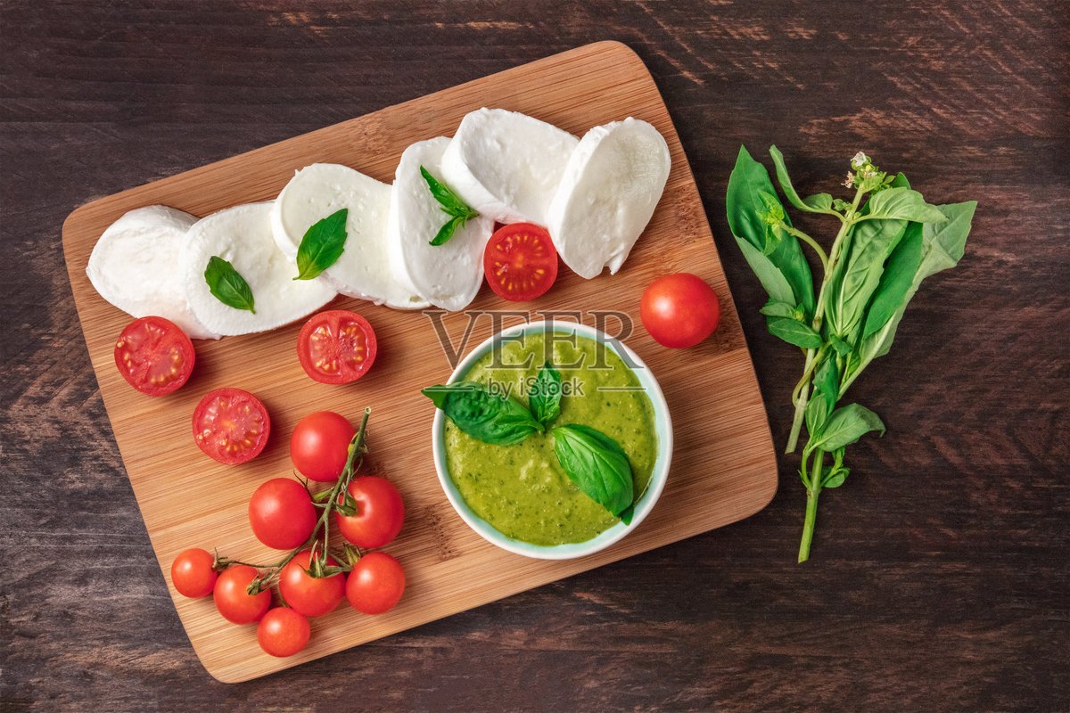 Elmar87734299's tweet photo. Fresh basil, cherry tomatoes and mozzarella on sale! Grab them for your summer pasta tonight https://t.co/oPVL2Ocgwa