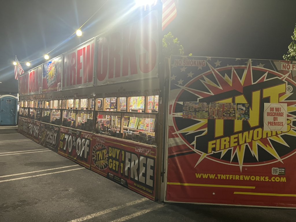 mayortoddrogers's tweet photo. Wednesday night lights at the Lakewood Walmart!   A great first day in the books with just three to go.  Hope to see you here. https://t.co/nP4JDnlNkV