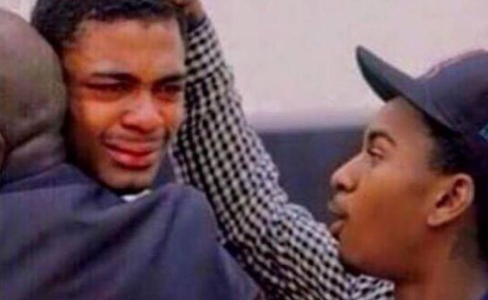 Laura_arma_ni's tweet photo. When the squad is having a great time and you're the first one who has to go home https://t.co/bXBeovlkns
