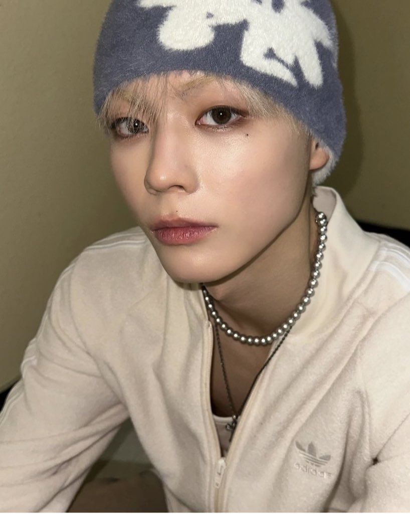 gug_hds2's tweet photo. 페이보릿부른홍이얼굴보자 https://t.co/rYGmJLSntI