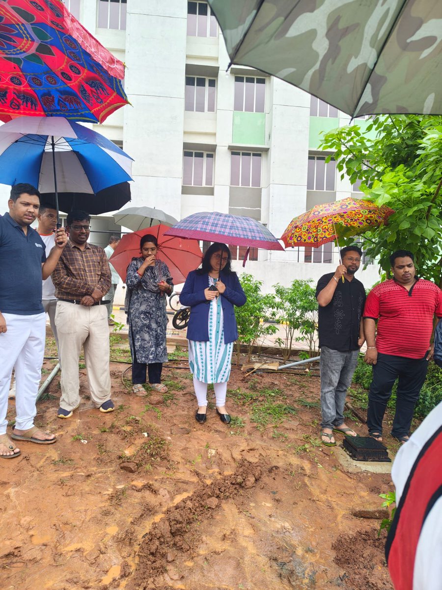 d_basic_beige's tweet photo. 77thVanMahotsav2026 plantation drive was held today at Government Medical College Phulbani jointly with the District Court, District Administration, and Forest Department.Around 50 native medicinal &amp;ornamental saplings were planted across the campus.
@PhulbaniD @rccfberhampur https://t.co/hKS5AQkhne