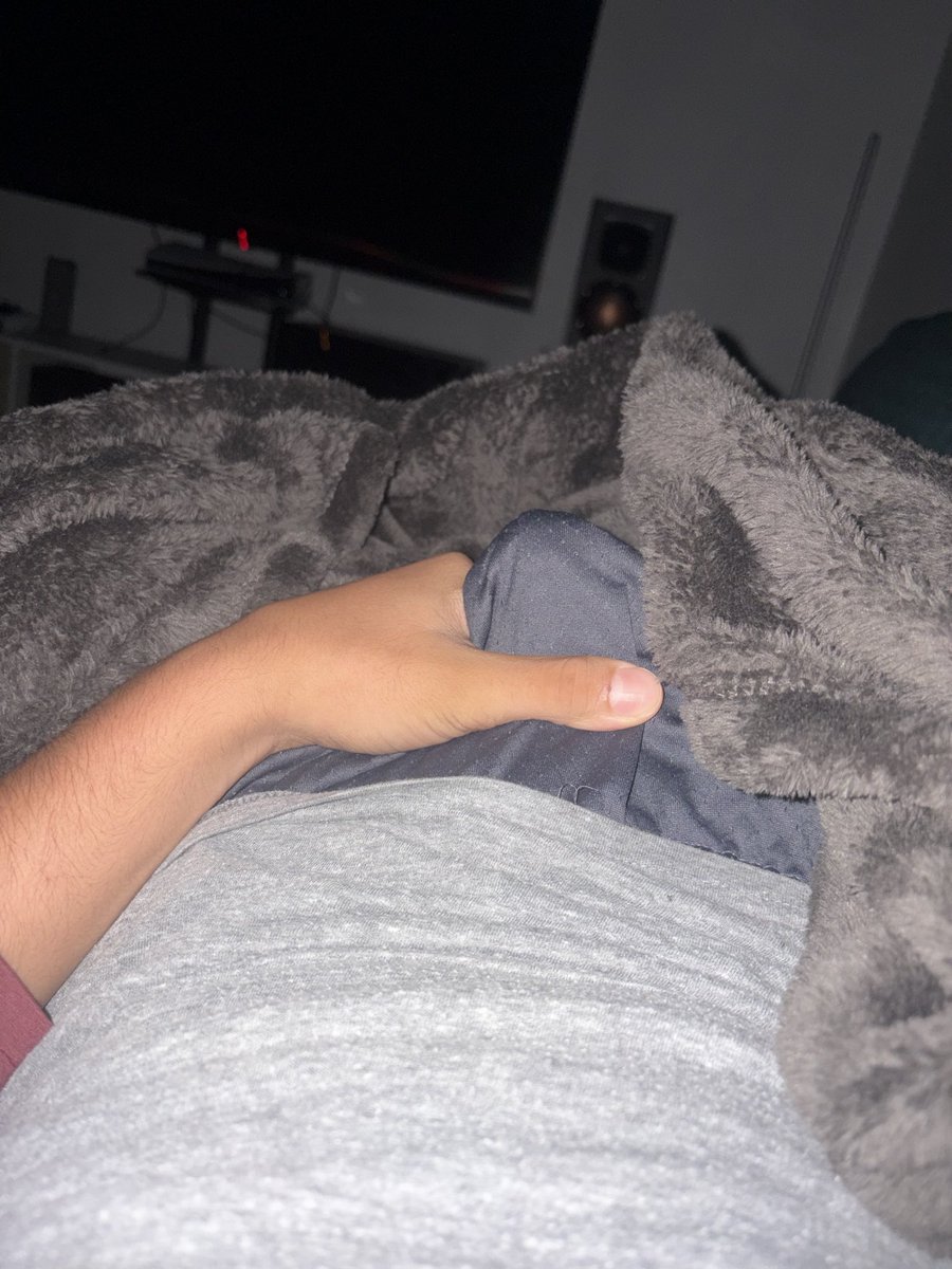Joebesus's tweet photo. I’m so horny send puh pics and vids help me nut https://t.co/akOtjqO2FJ