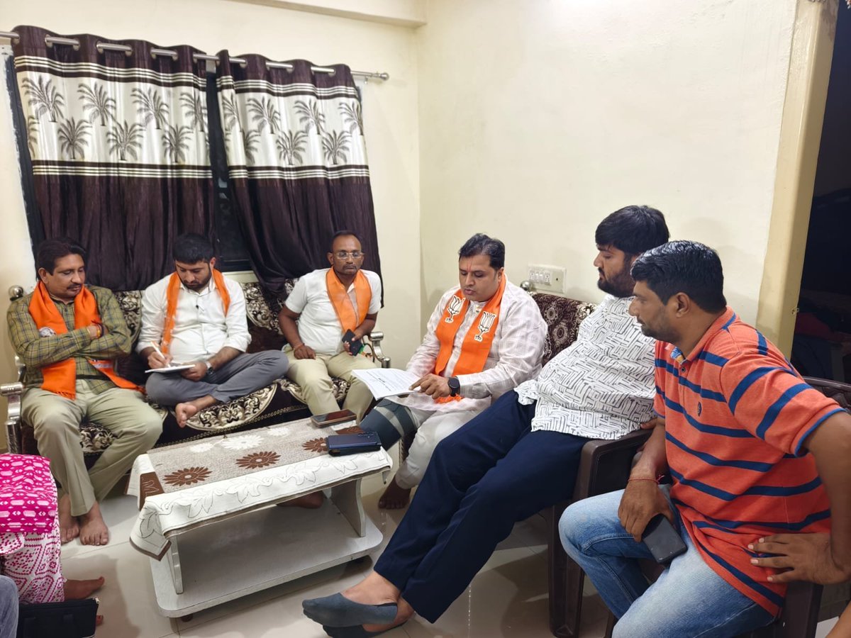 BJPJunagadhcity's tweet photo. *વ્યક્તિ નિર્માણથી સંગઠન નિર્માણ અને સંગઠન નિર્માણ થી રાષ્ટ્ર નિર્માણના મંત્ર સાથે જુનાગઢ મહાનગર ભારતીય જનતા પાર્ટી દ્વારા આગામી 4 અને 5જુલાઈ માં આયોજિત પંડિત દિનદયાલઉપાધ્યાય પ્રશિક્ષણ વર્ગ મહા અભિયાન2026 અંતર્ગત ની વોર્ડ નંબર 15,12,13,10,11ની પ્રશિક્ષણ વર્ગ માટેની આયોજન આમંત્રણ https://t.co/GXlkqYobHE