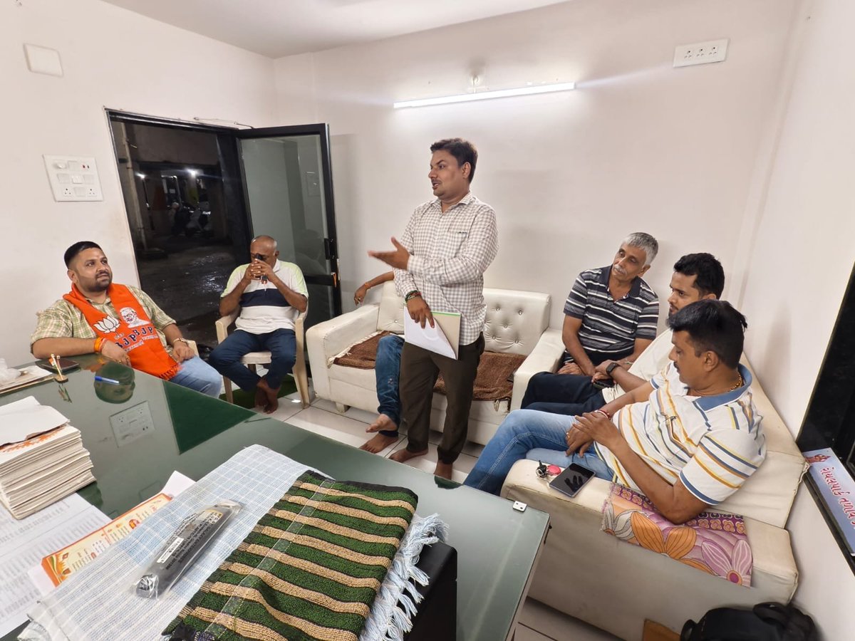 BJPJunagadhcity's tweet photo. *વ્યક્તિ નિર્માણથી સંગઠન નિર્માણ અને સંગઠન નિર્માણ થી રાષ્ટ્ર નિર્માણના મંત્ર સાથે જુનાગઢ મહાનગર ભારતીય જનતા પાર્ટી દ્વારા આગામી 4 અને 5જુલાઈ માં આયોજિત પંડિત દિનદયાલઉપાધ્યાય પ્રશિક્ષણ વર્ગ મહા અભિયાન2026 અંતર્ગત ની વોર્ડ નંબર 15,12,13,10,11ની પ્રશિક્ષણ વર્ગ માટેની આયોજન આમંત્રણ https://t.co/GXlkqYobHE