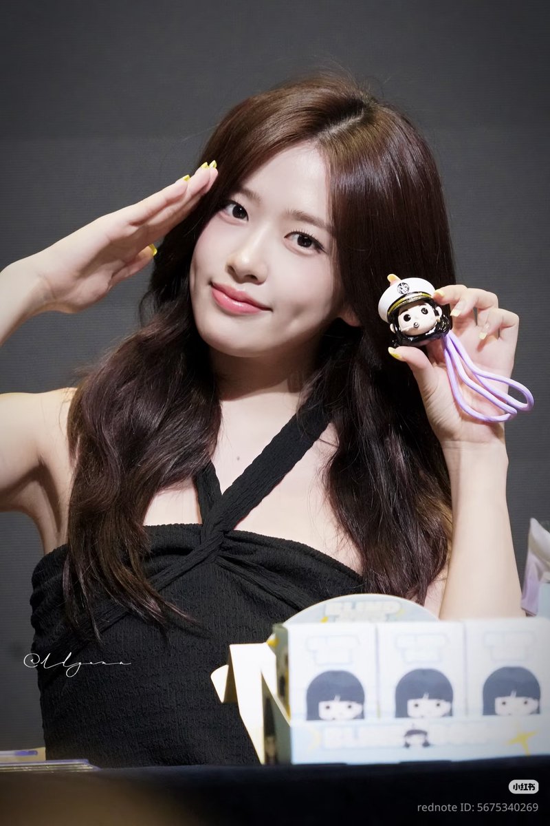 pawroses's tweet photo. A fan gave Yujin a customized YUJIN BLIND BOX 🥹 and Yujin even took photo with each of the doll pendants! 😭🪽

They're so cutieful and meticulously handcrafted! 😭 Genie Yujin, AnRapper, Bluejinnie, Rabbit Jinnie, Santa Jinnie 🥹🪽

©️ https://t.co/oCef71Mj5I https://t.co/Y6KvgL2pgi